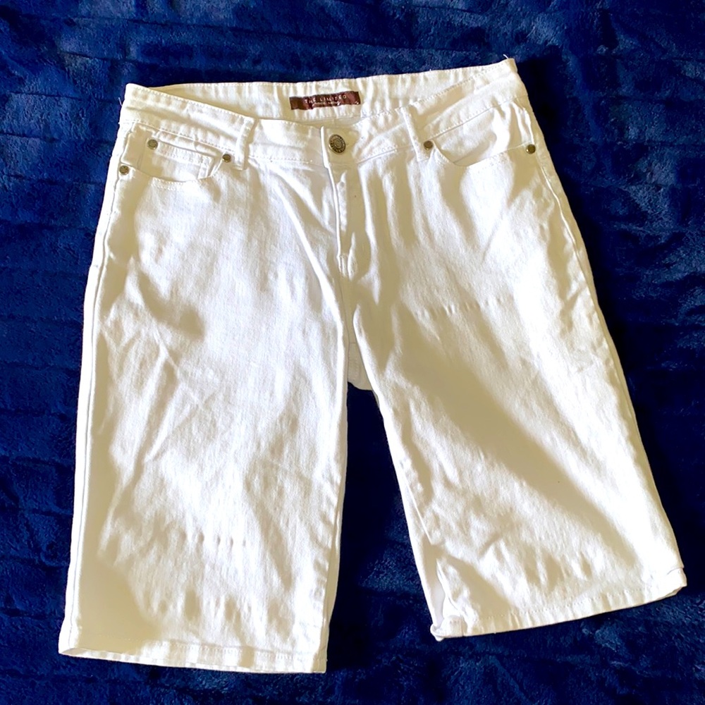 THE LIMITED. WHITE DENIM SHORTS. BERMUDA STYLE